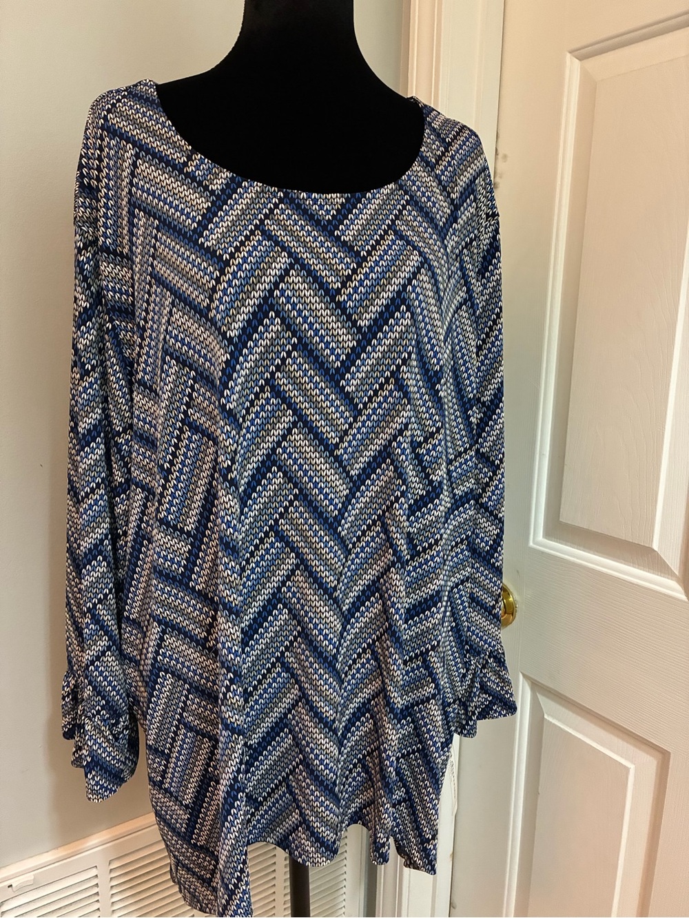 Alfred Dunner Navy and White Chevron Scoop-Neck Tunic